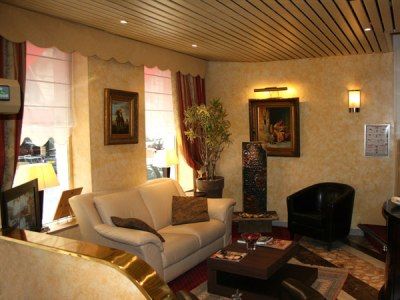 Poussin Hotel 3*
