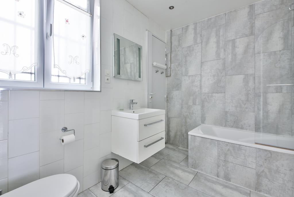 Two-Bedroom Apartment Champs-Elysees