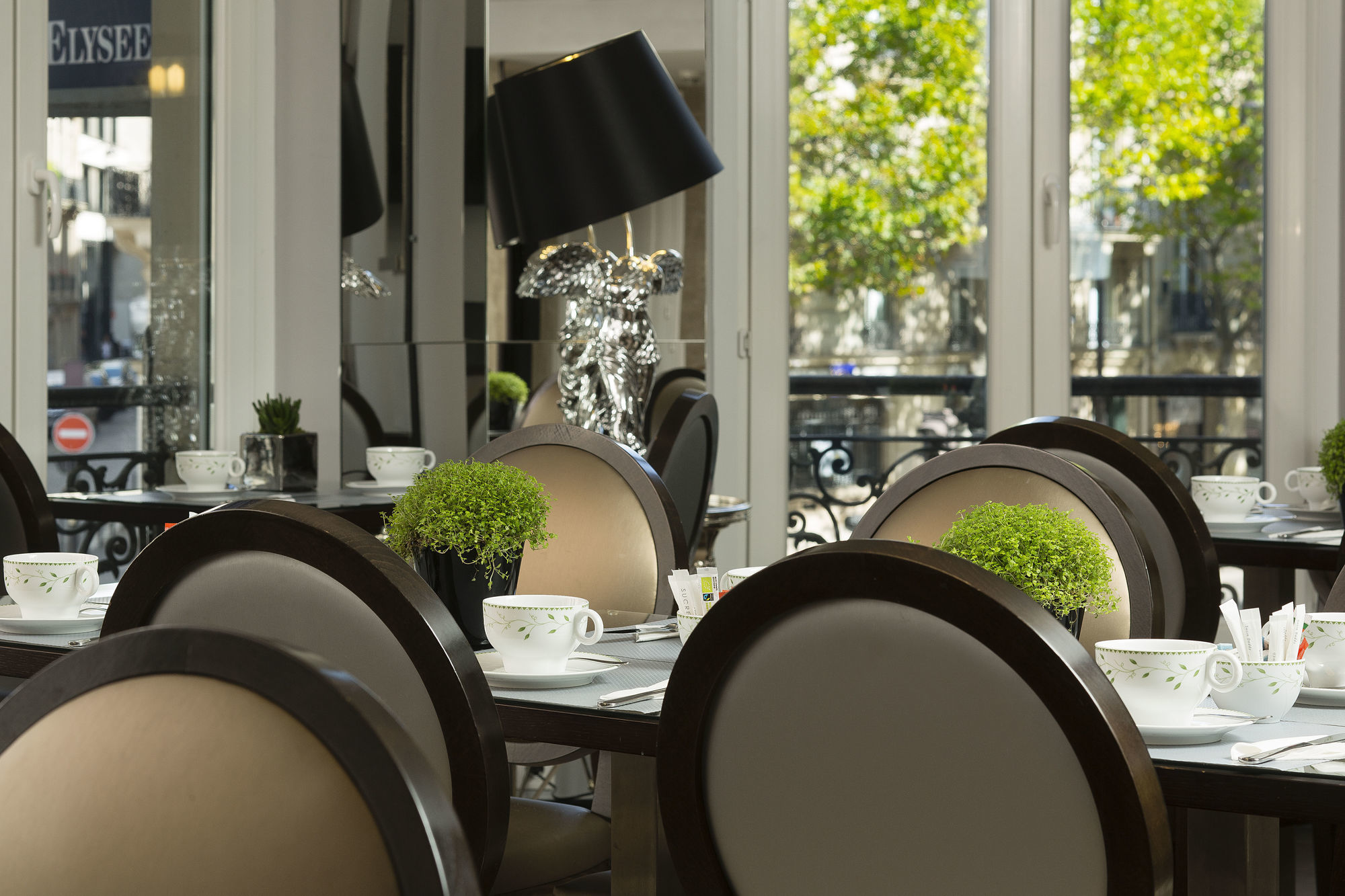 Hotel Plaza Elysees Paris