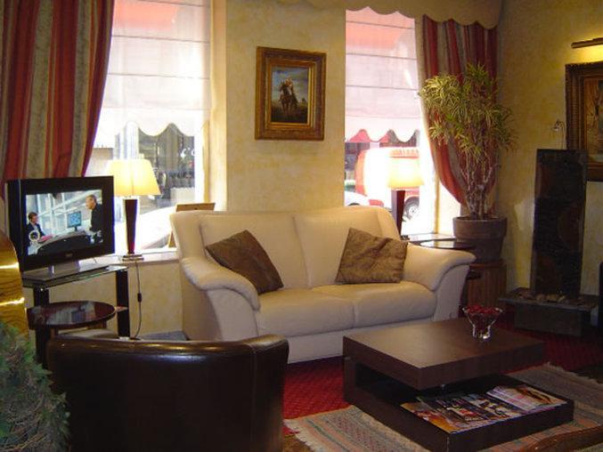 Hotel Poussin Paris