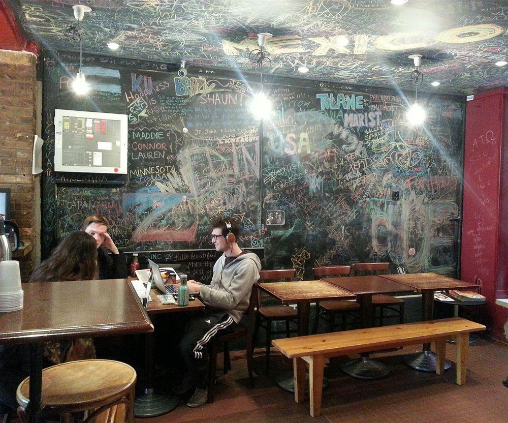 Young And Happy Latin Quarter By Hiphophostels Hostel