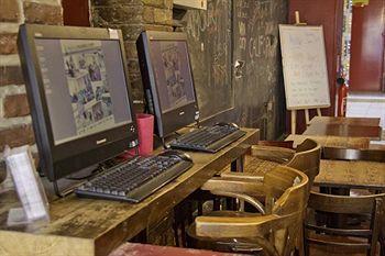 Young And Happy Latin Quarter By Hiphophostels Hostel