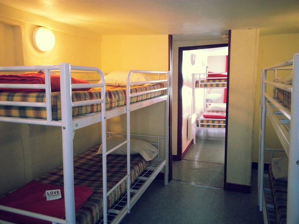 Hostel Young And Happy Latin Quarter By Hiphophostels