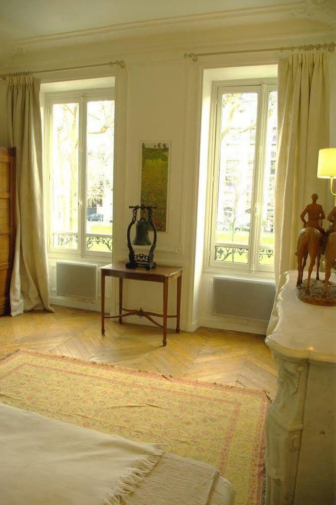 Designer - Eiffel Tower Apartment *