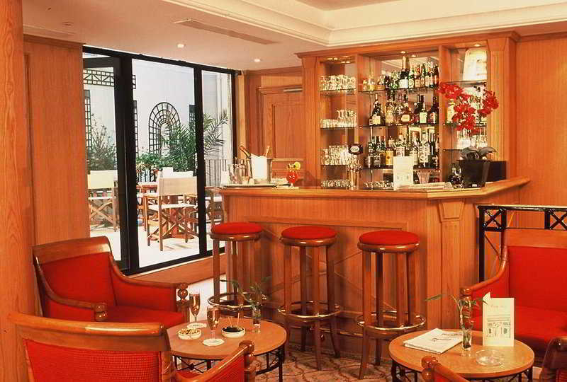 Le Pierre Hotel 4*