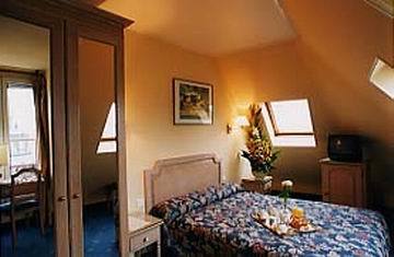 Cluny Square Hotel