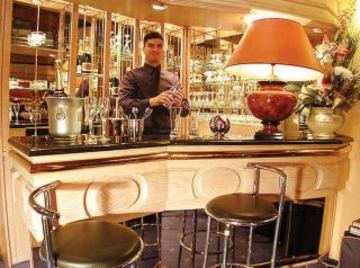 Cluny Square Hotel 3*
