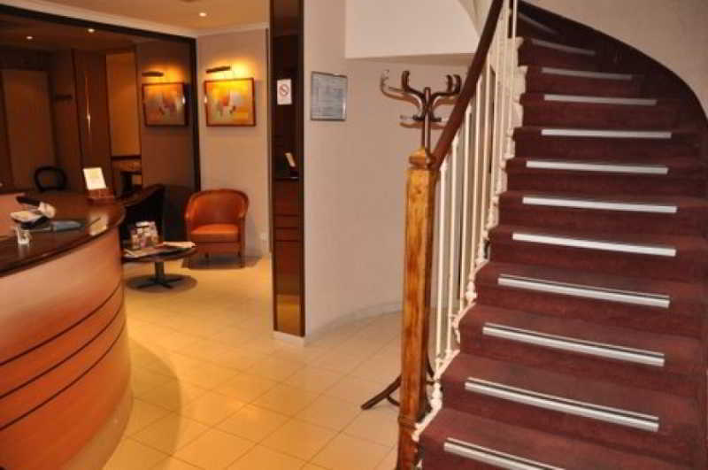 Avia Saphir Montparnasse Paris