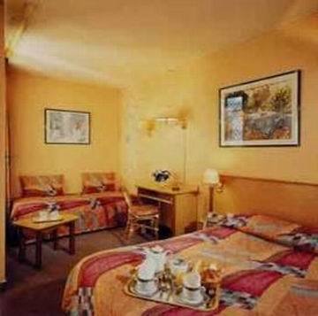 Hotel Arc De Triomphe Etoile 4*