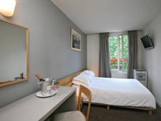Du Parc Saint Charles 2* Paris