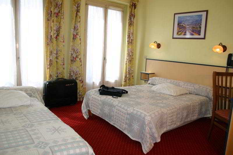 Hotel De L'exposition - Republique 3*