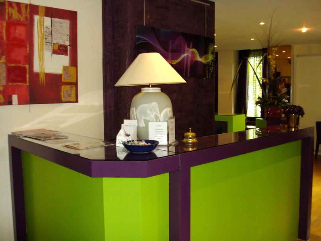Du Parc Saint Charles 2* Paris