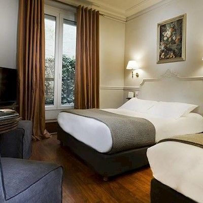 Hotel De La Porte Doree