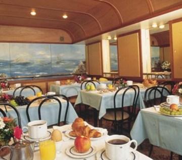 Mayflower Hotel 3*