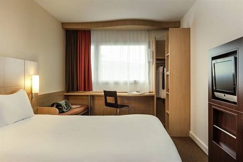 Ibis Vaugirard Porte De Versailles Paris