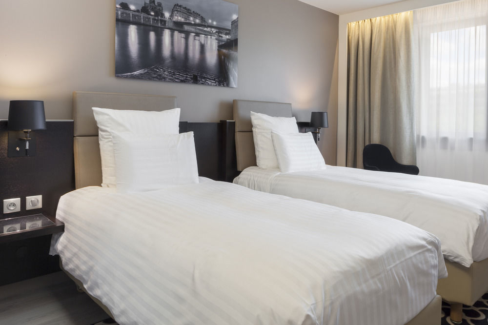 Hotel Ac Porte Maillot By Marriott 4*
