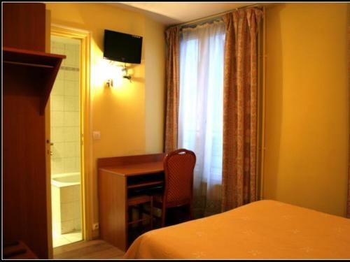 Pax 18e Hotel 2*