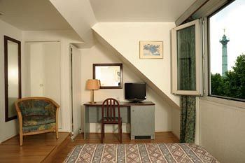 Royal Bastille Hotel 2*