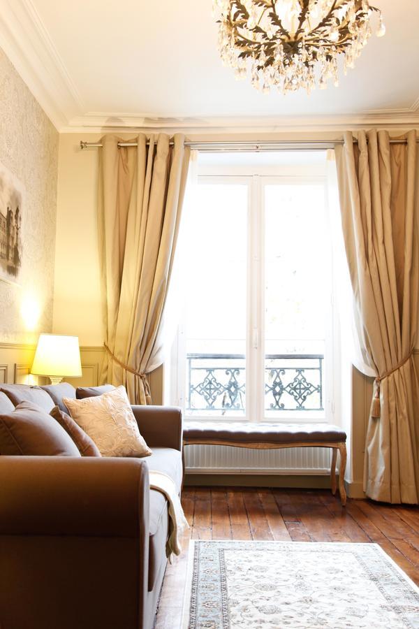 Le Triomphe Elysees Paris