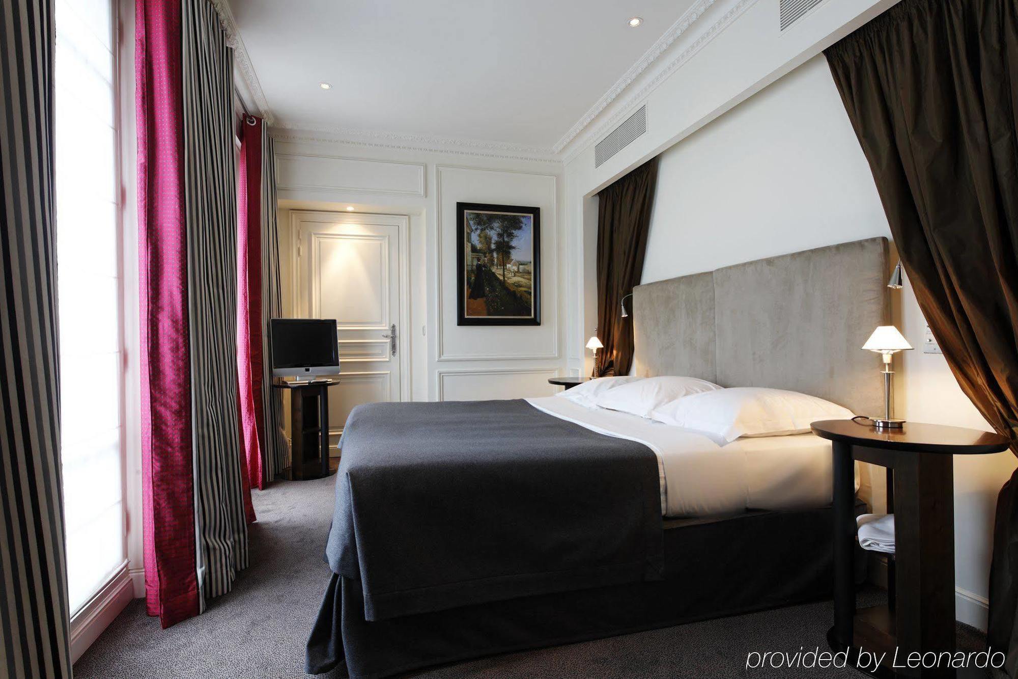 Hotel La Tremoille Paris