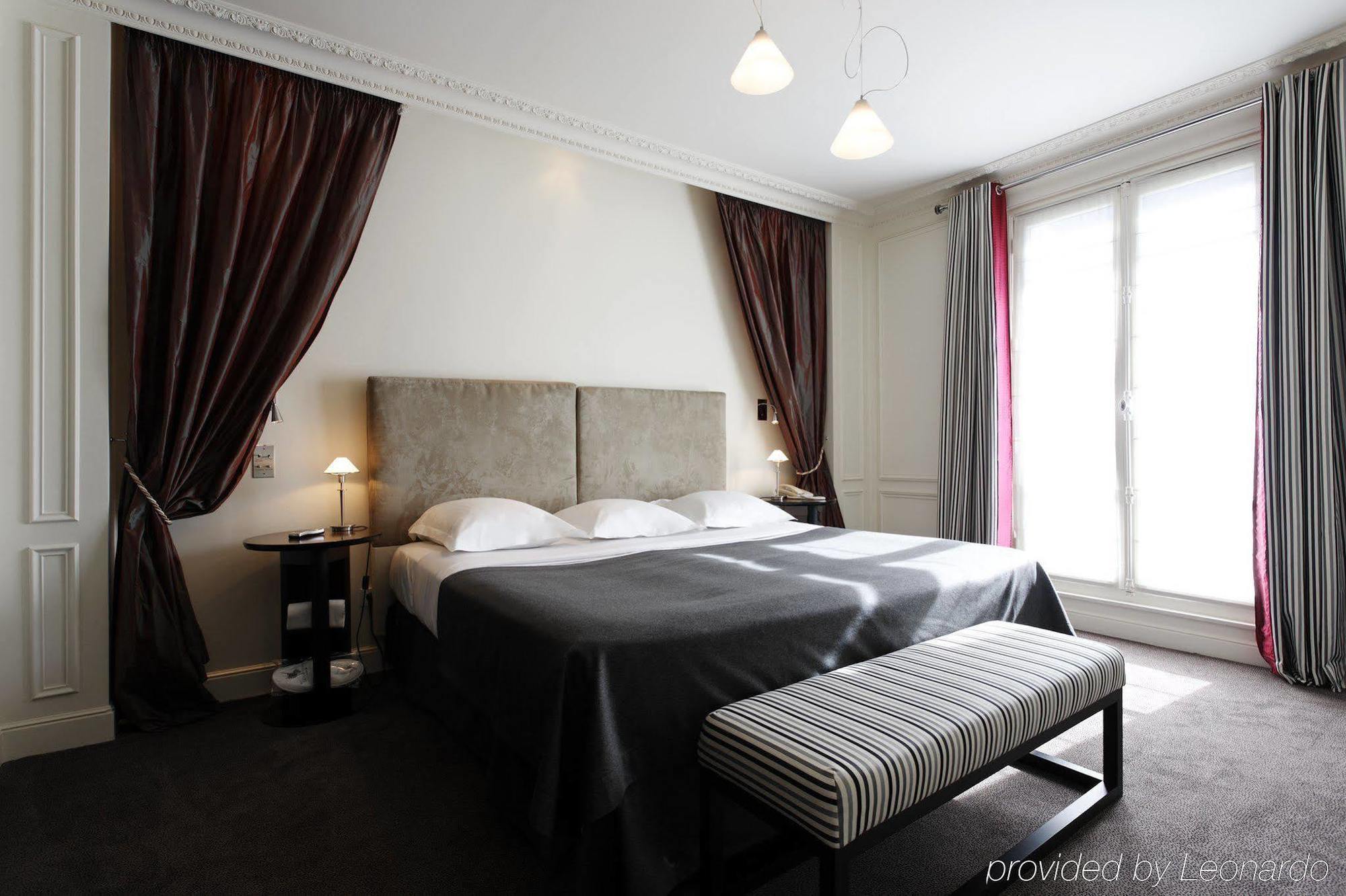 Hotel La Tremoille 3*