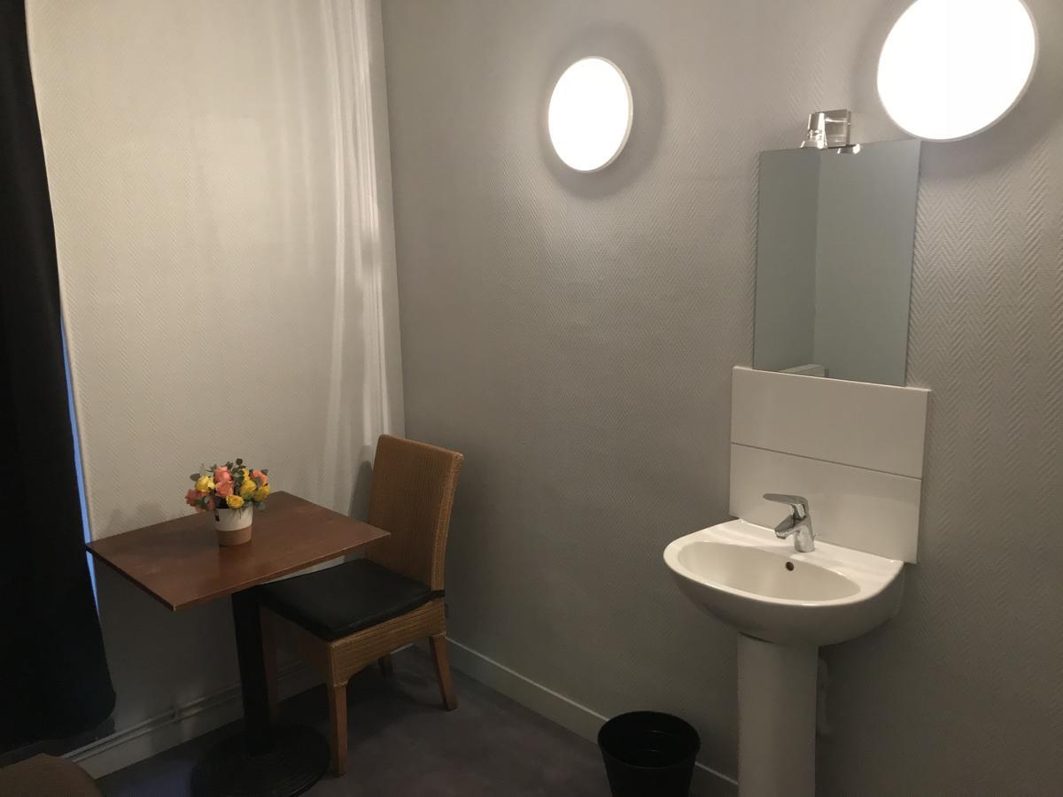 Eiffel Hostel *