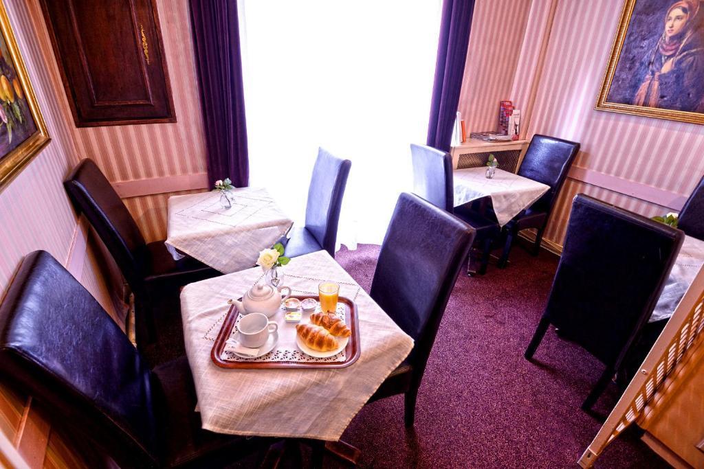 Hotel De La Vallee *