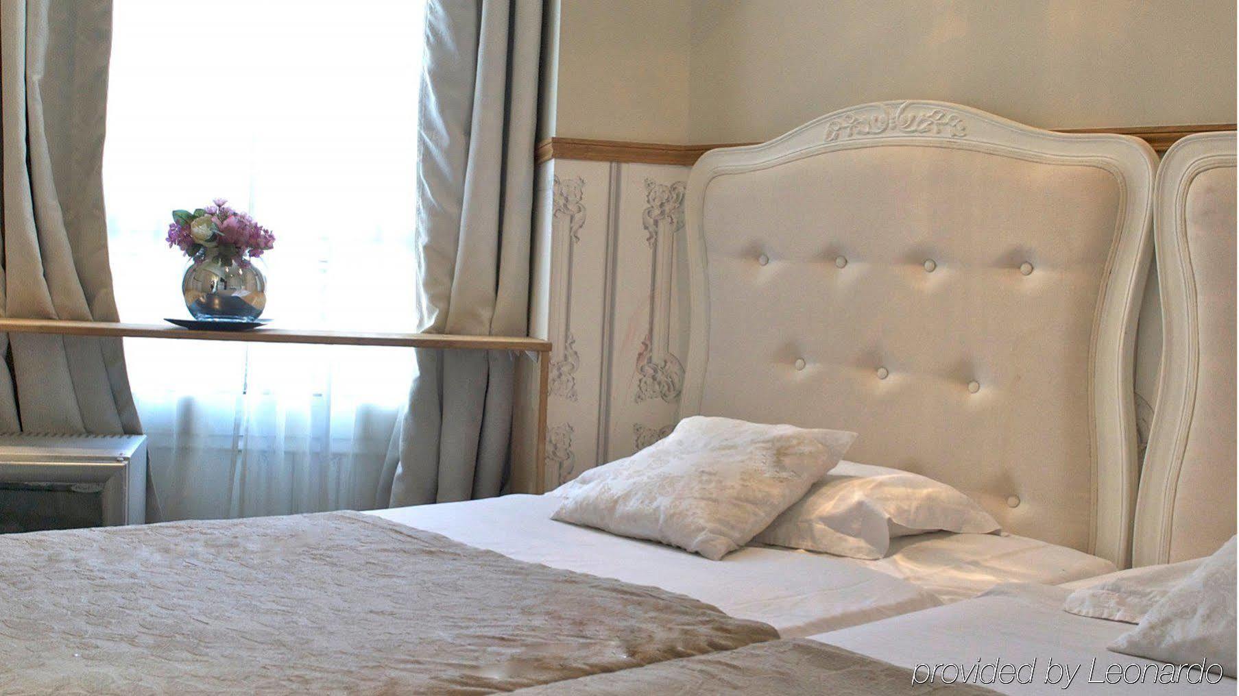 Hotel Petit Saint-honoré Paris