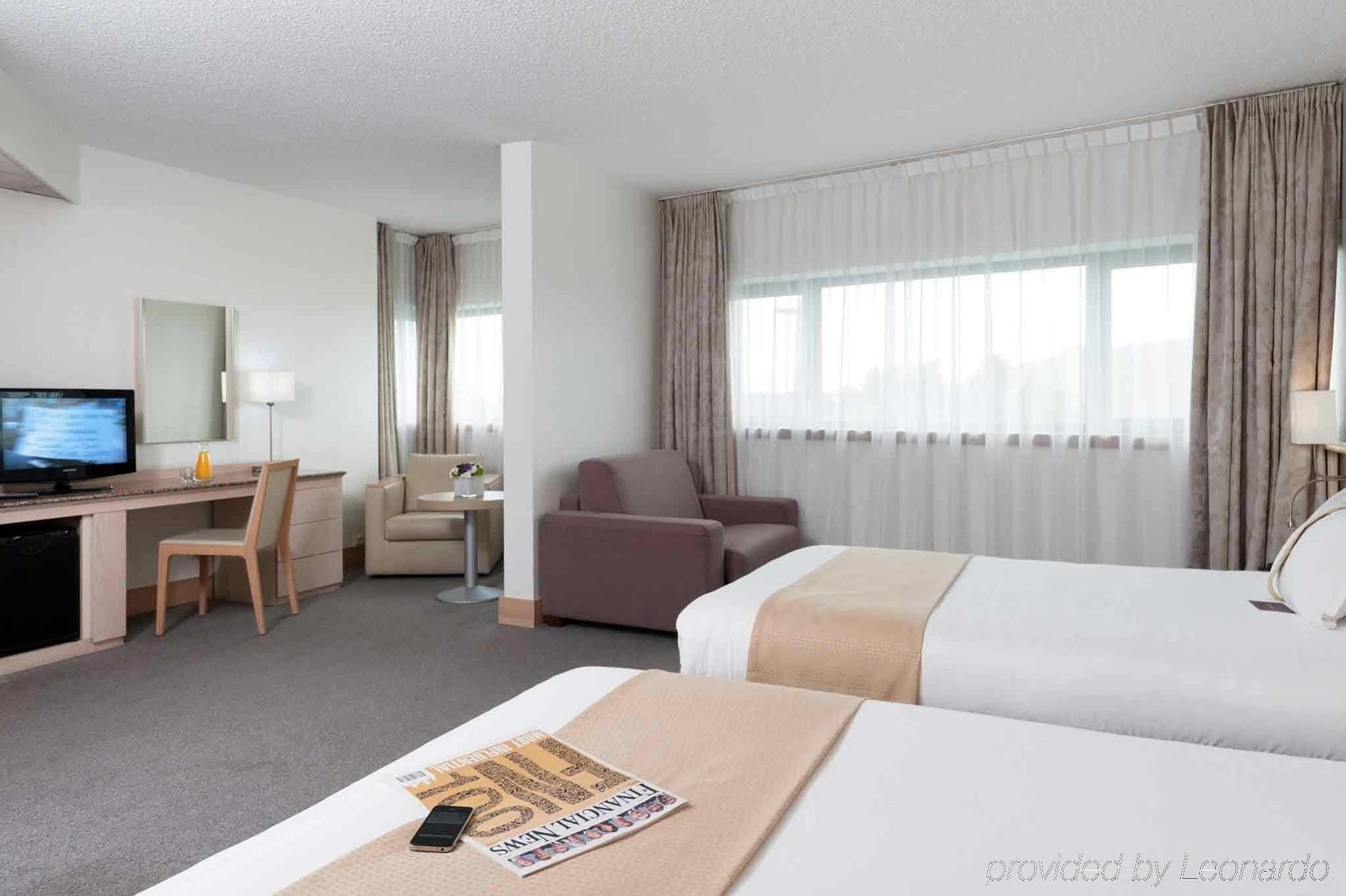 Hotel Mercure 19 Philharmonie La 4*