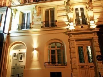 Hotel De Nemours 2*