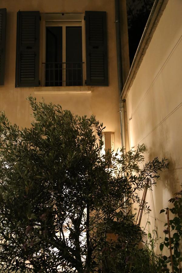 Le Clos De L'olivier Couette-café 2*
