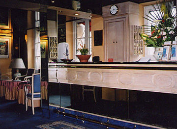 Cluny Square Hotel 3*
