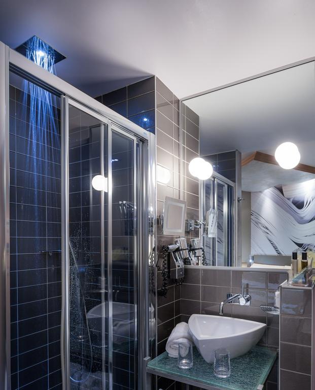 Hotel Apostrophe Paris