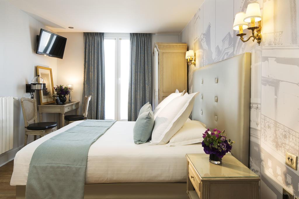 Plaza Elysees 4*