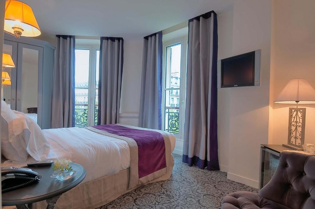 Cluny Square Hotel 3*