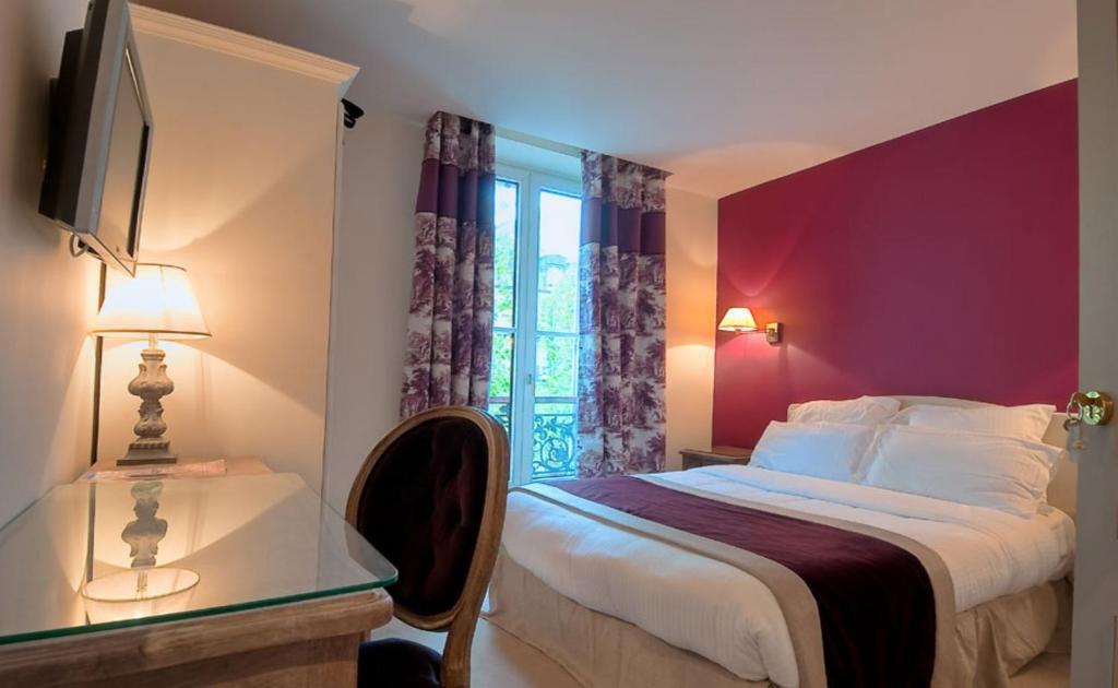 Cluny Square Paris
