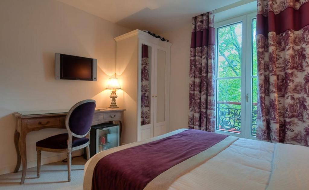 Cluny Square Hotel