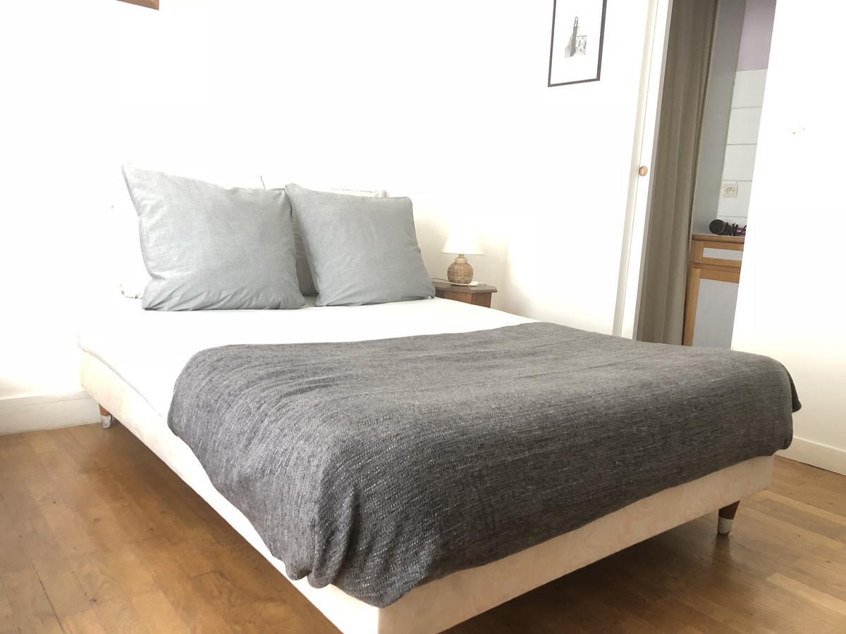 Apartment Levis Charming Place Paris