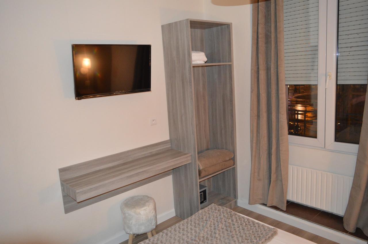 Menil Bon Temps Hotel Paris