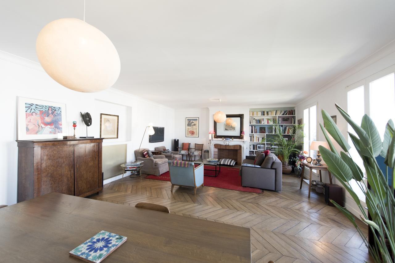 Apartment Veeve - Balcony Over The Tree-lined Boulevard Paris