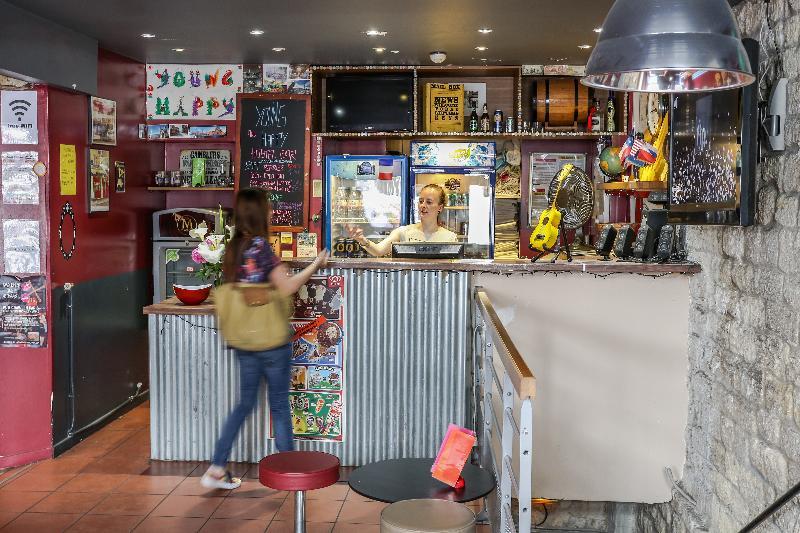 Young And Happy Latin Quarter By Hiphophostels Hostel