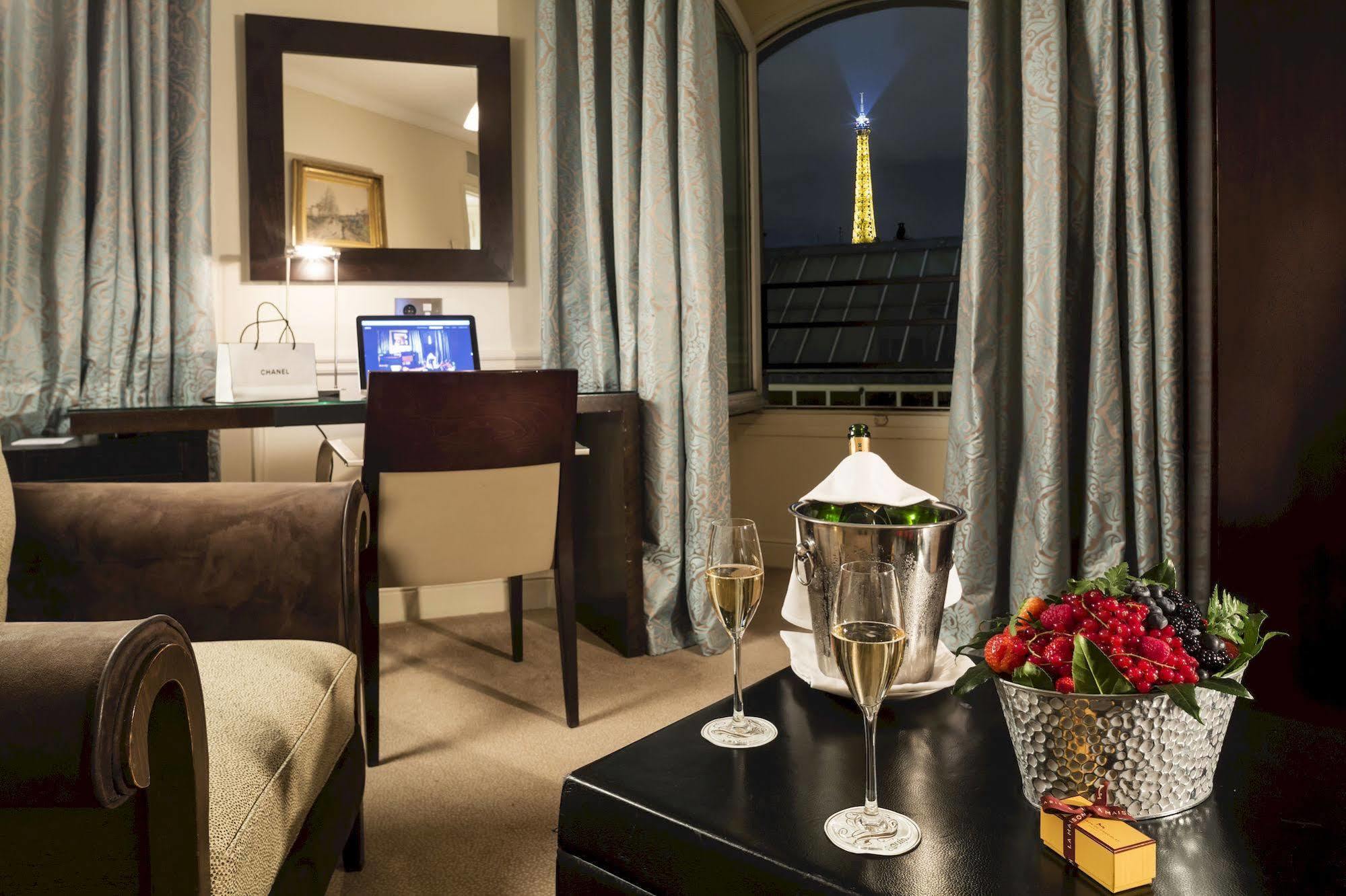 Hotel La Tremoille Paris