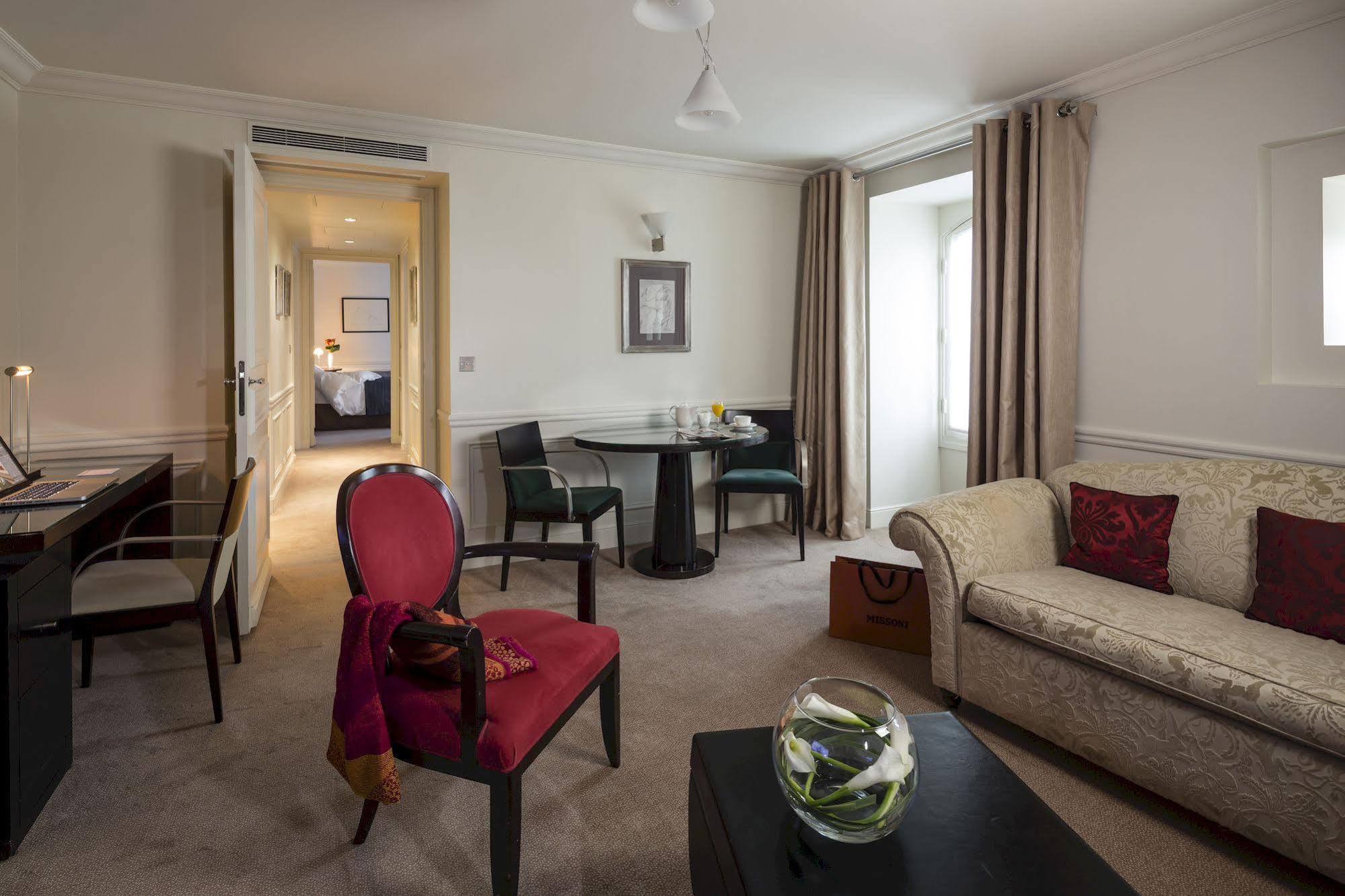 La Tremoille Hotel Paris