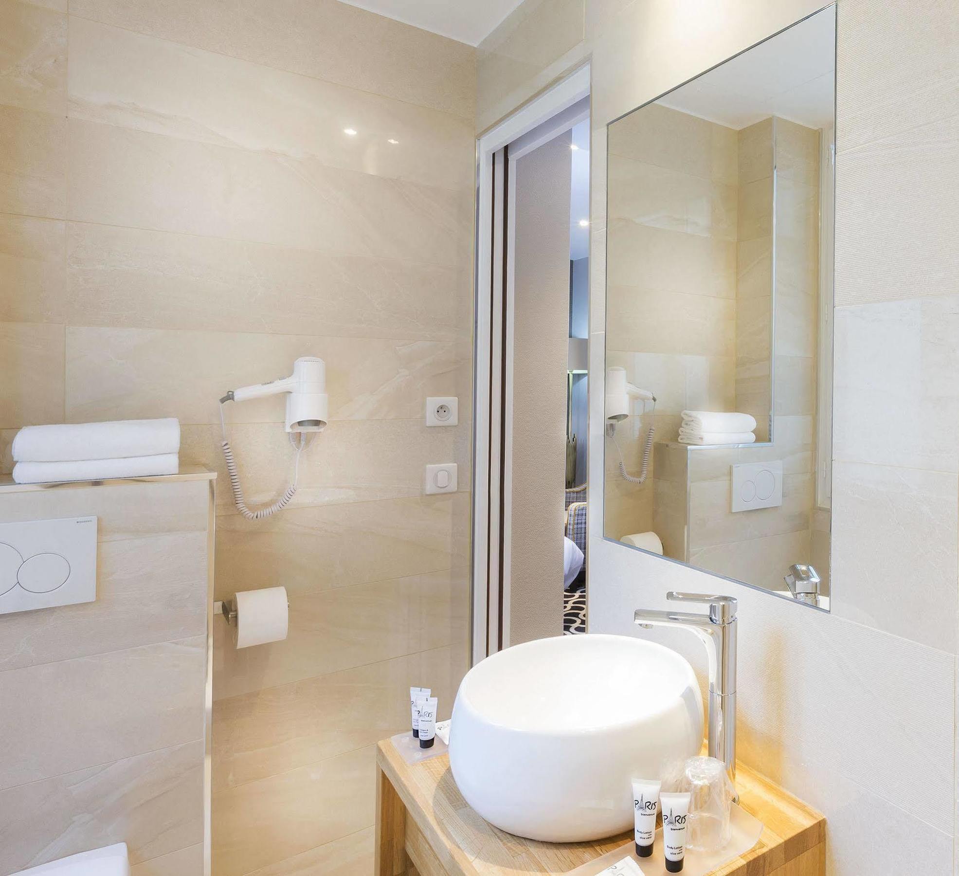 International 3* Paris