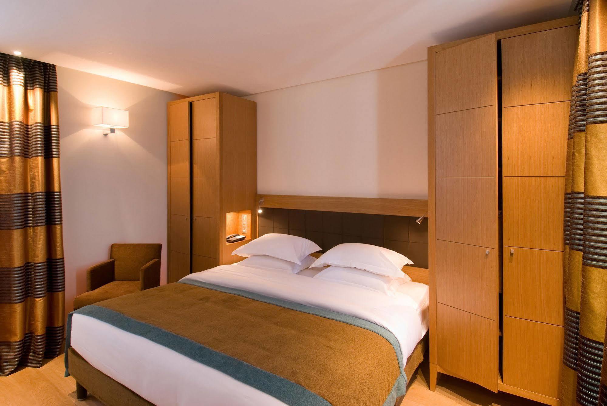 Le Six Hotel 4*