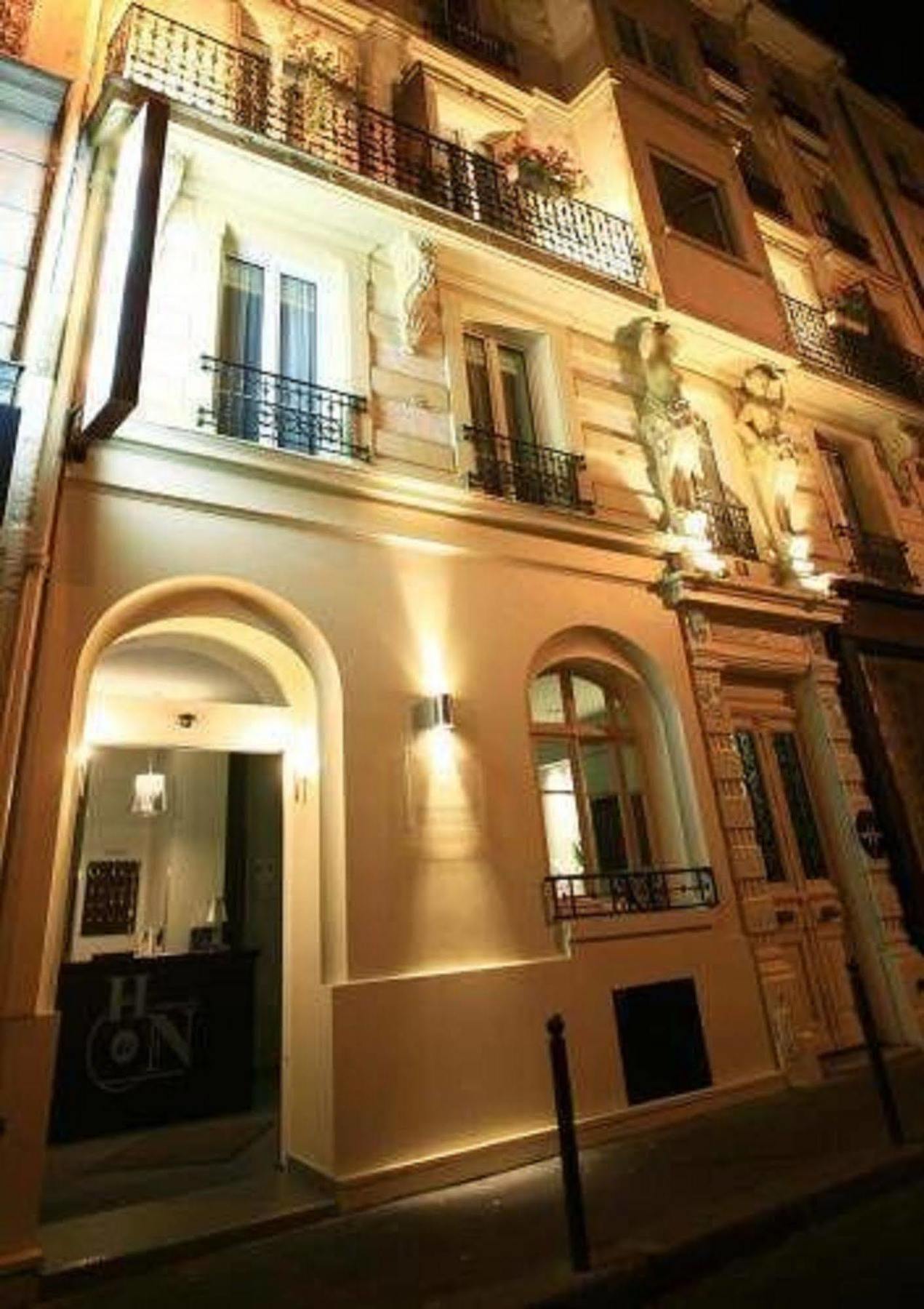Hotel De Nemours 2*