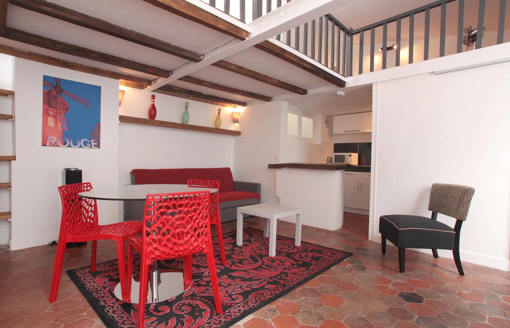 Centre - At Apartment