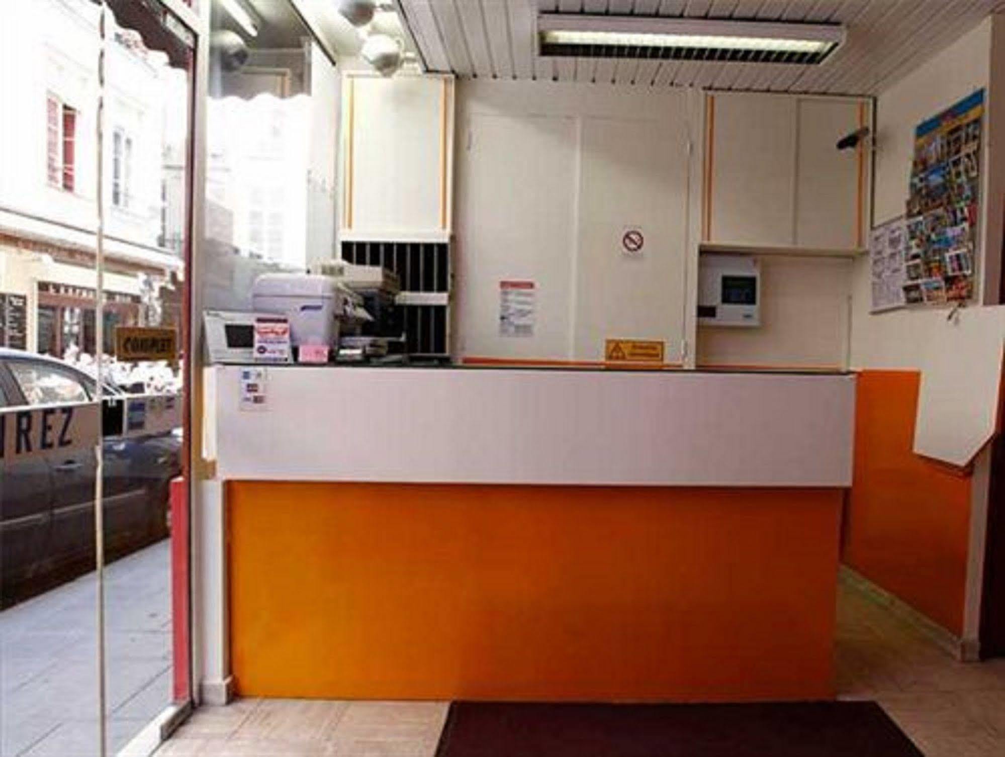 Du Pont Neuf Hotel *