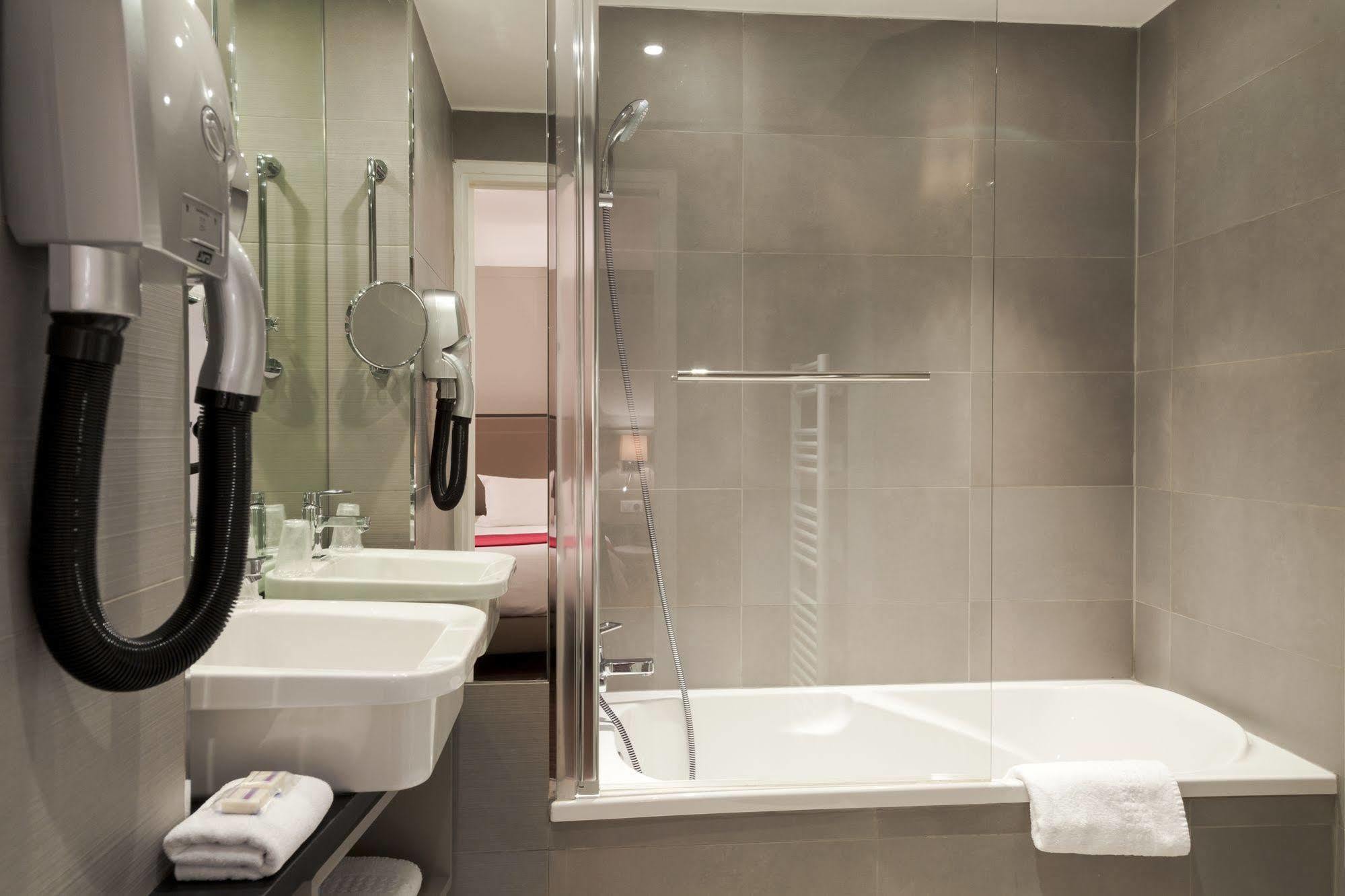 Timhotel Tour Eiffel Hotel 3*