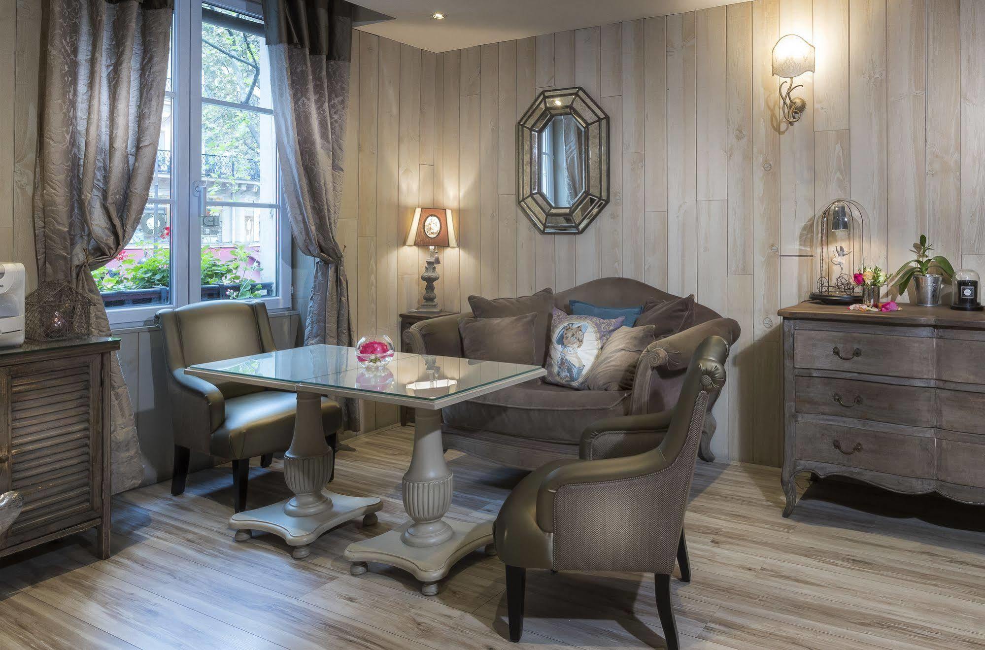 Cluny Square Hotel 3*
